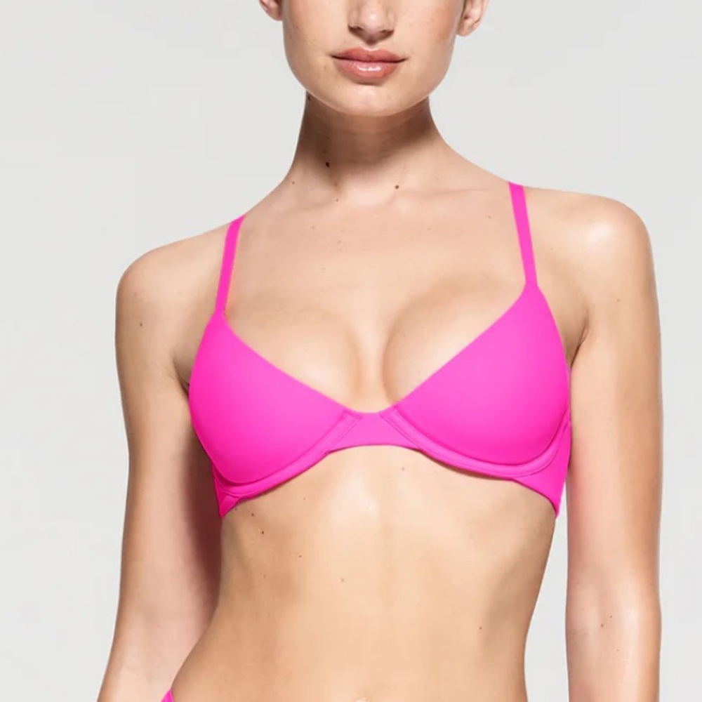 SKIMS Fits Everybody Plunge Bra - Picture 2 of 8